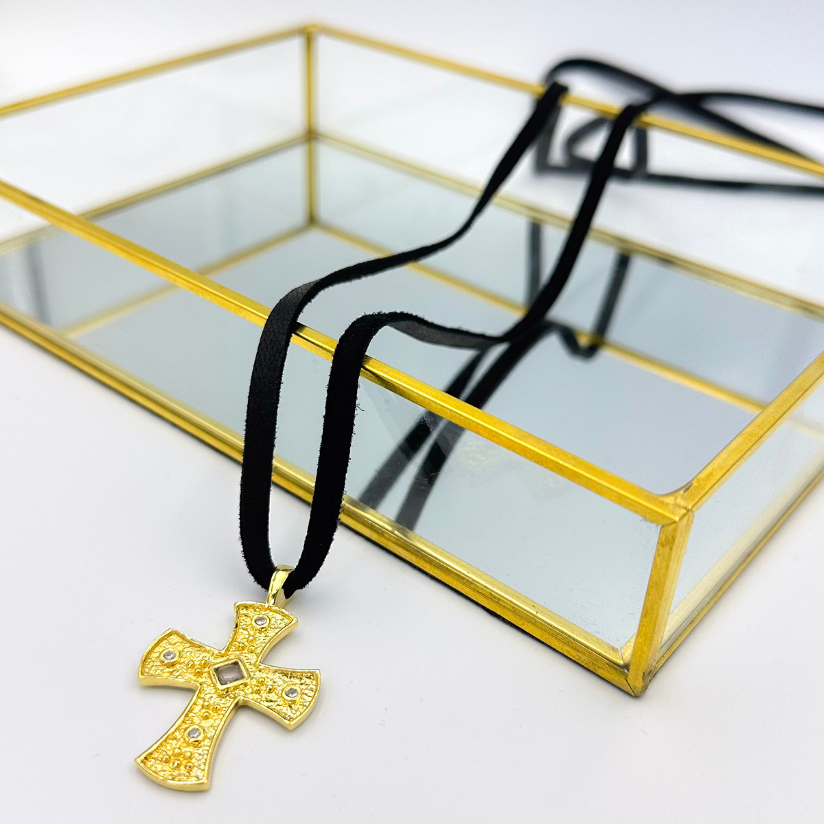 Collar Cruz con cuero