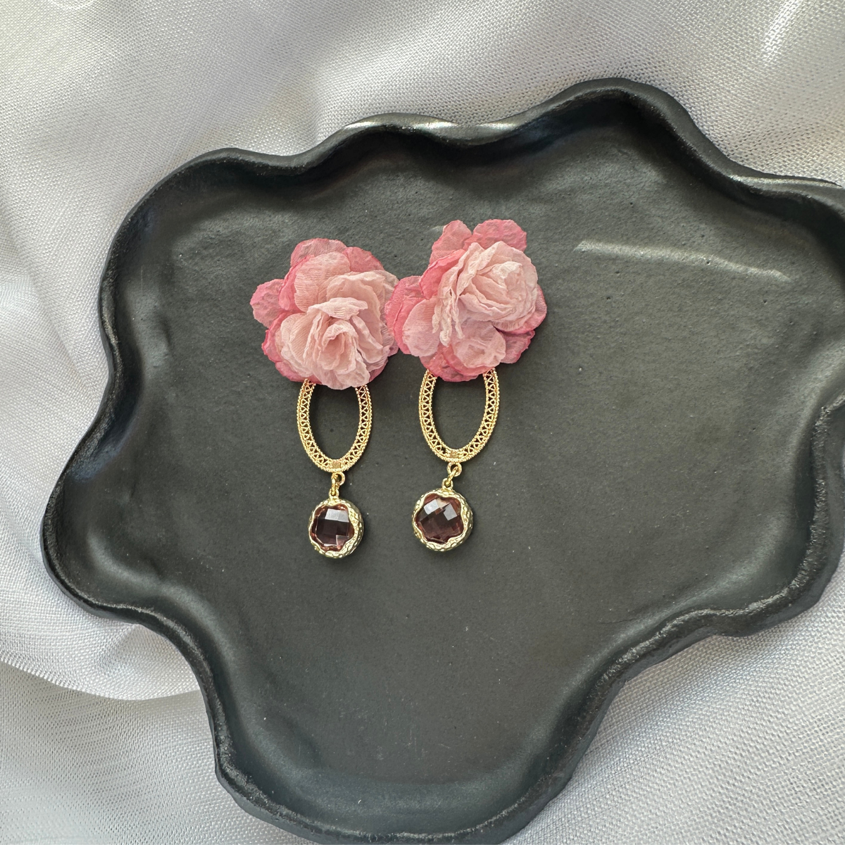 Aro base flor de tela oval metálico y colgante cristal redondo biselado