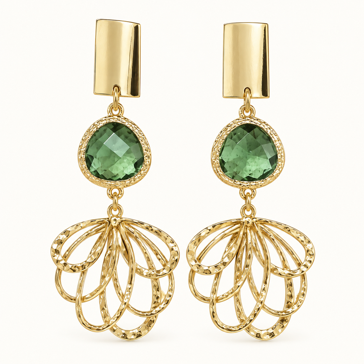 Aros Esmeralda Fleur dorados con cristal verde facetado de 6 cm
