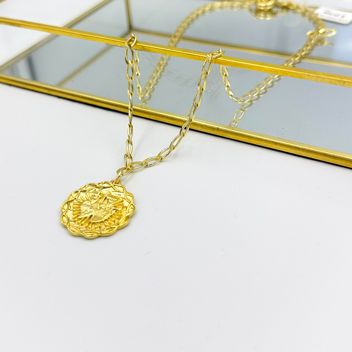 Collar Doble Sagrado Corazón dorado con medallón y cadena de eslabones MCJoyas.
