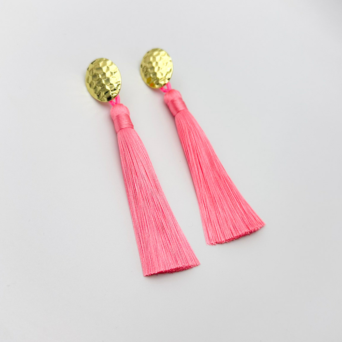 aros-borla-fucsia-dorados-mcjoyas1